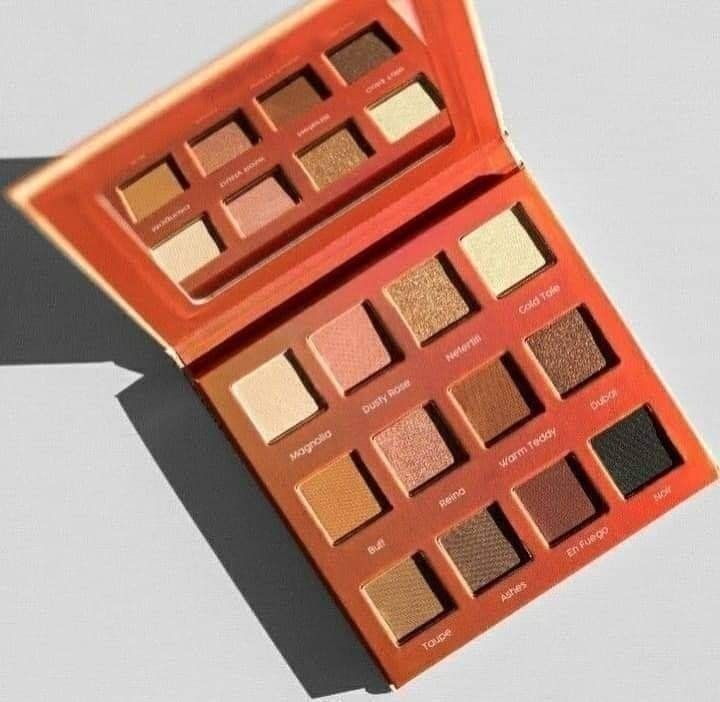 Glam Up Paleta de Sombras de Ojos FARMASI